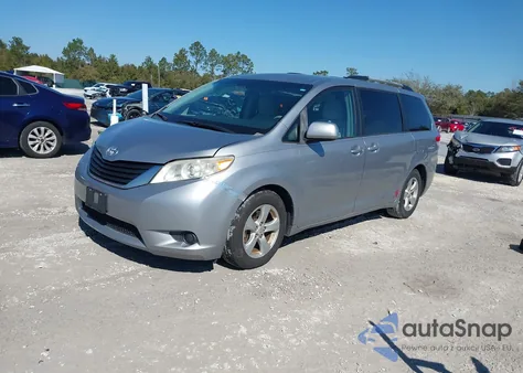 2011 Toyota Sienna Le V6 из США, поврежденный, VIN 5TDKK3DC9BS105614